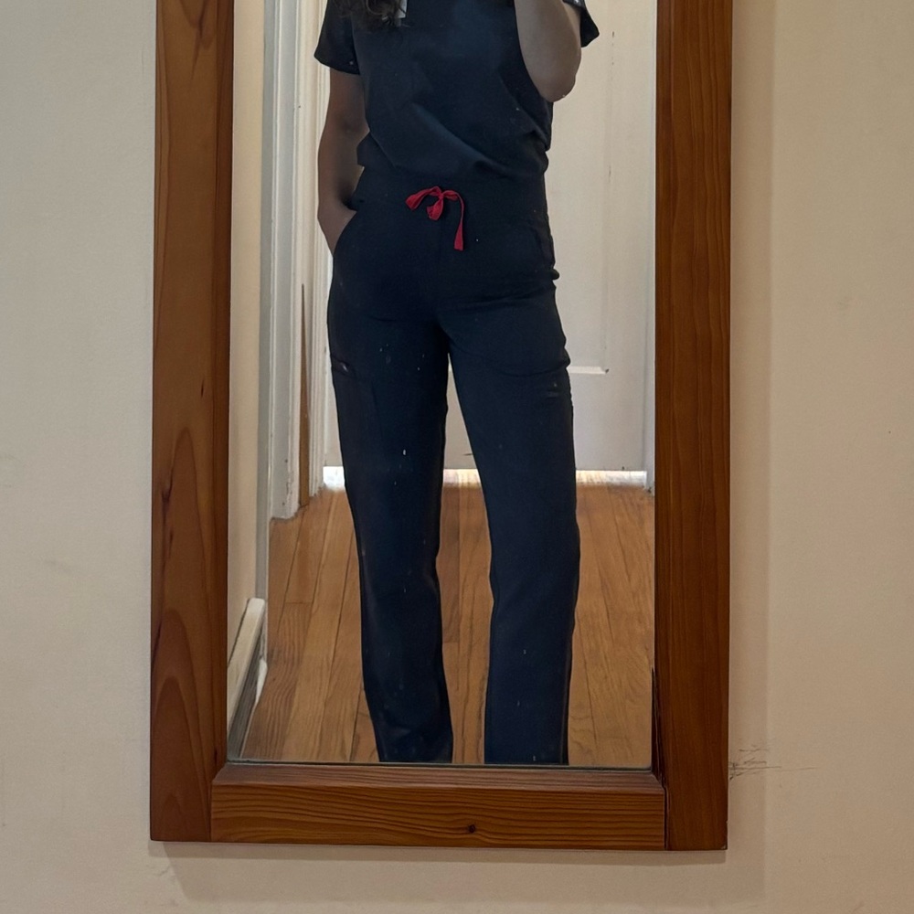 Brand New Never Worn Figs High Waisted Yola Skinny Scrub Pants in Charcoal